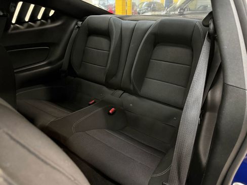 Used 2015 Ford Mustang Coupe RWD image 15