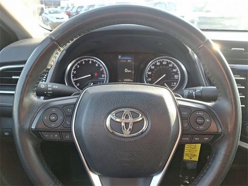 Used 2018 Toyota Camry SE image 18