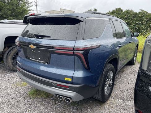 Used 2025 Chevrolet Traverse LT FWD image 10