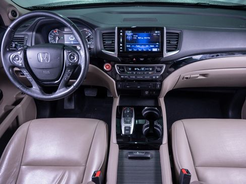 Used 2018 Honda Pilot Touring image 17