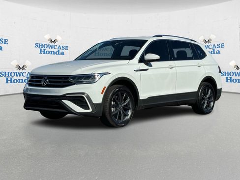 Used 2022 Volkswagen Tiguan SE image 2