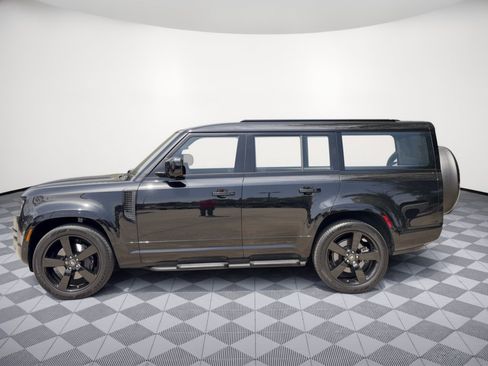 Used 2025 Land Rover Defender 130 X-Dynamic SE AWD/4WD image 2