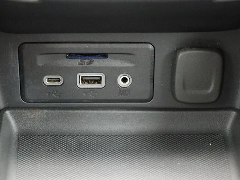 Used 2024 GMC Terrain SLT image 22