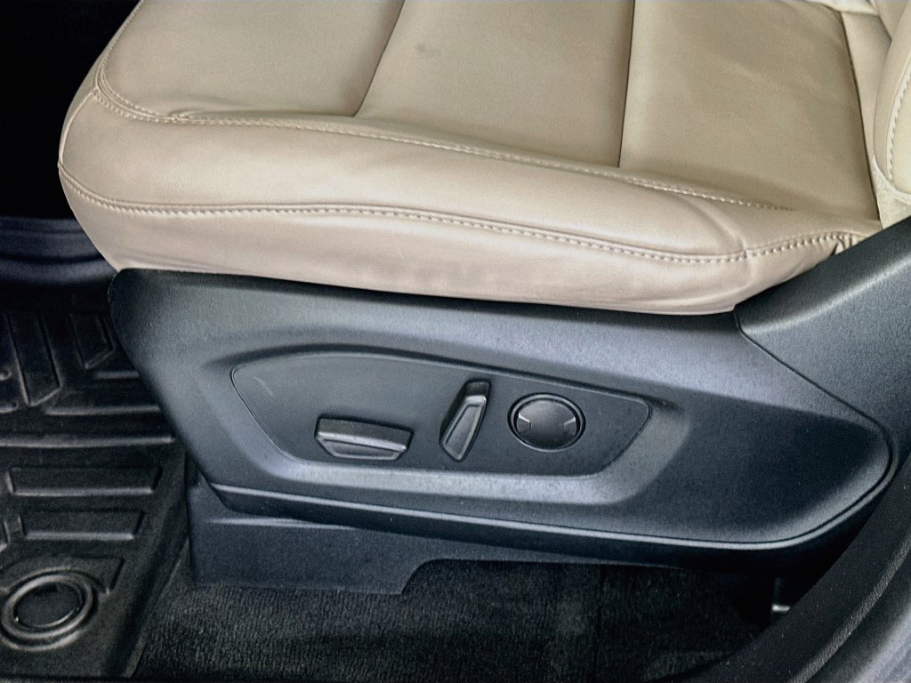 Used 2022 Ford Explorer XLT w/ Equipment Group 202A AWD/4WD image 22