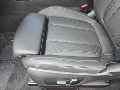 Used 2025 BMW M240i Coupe RWD image 13