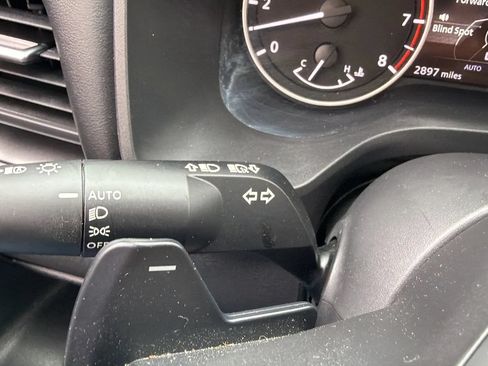 Used 2025 Nissan Rogue SV AWD/4WD image 14