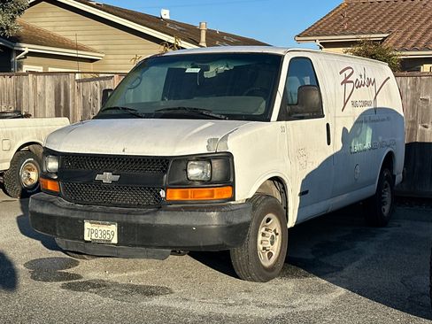 Used 2005 Chevrolet Express 2500 image 2
