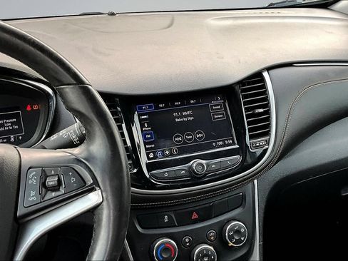 Used 2018 Chevrolet Trax LT w/ LT Convenience Package FWD image 9