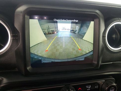 Used 2021 Jeep Wrangler Unlimited Sahara AWD/4WD image 22