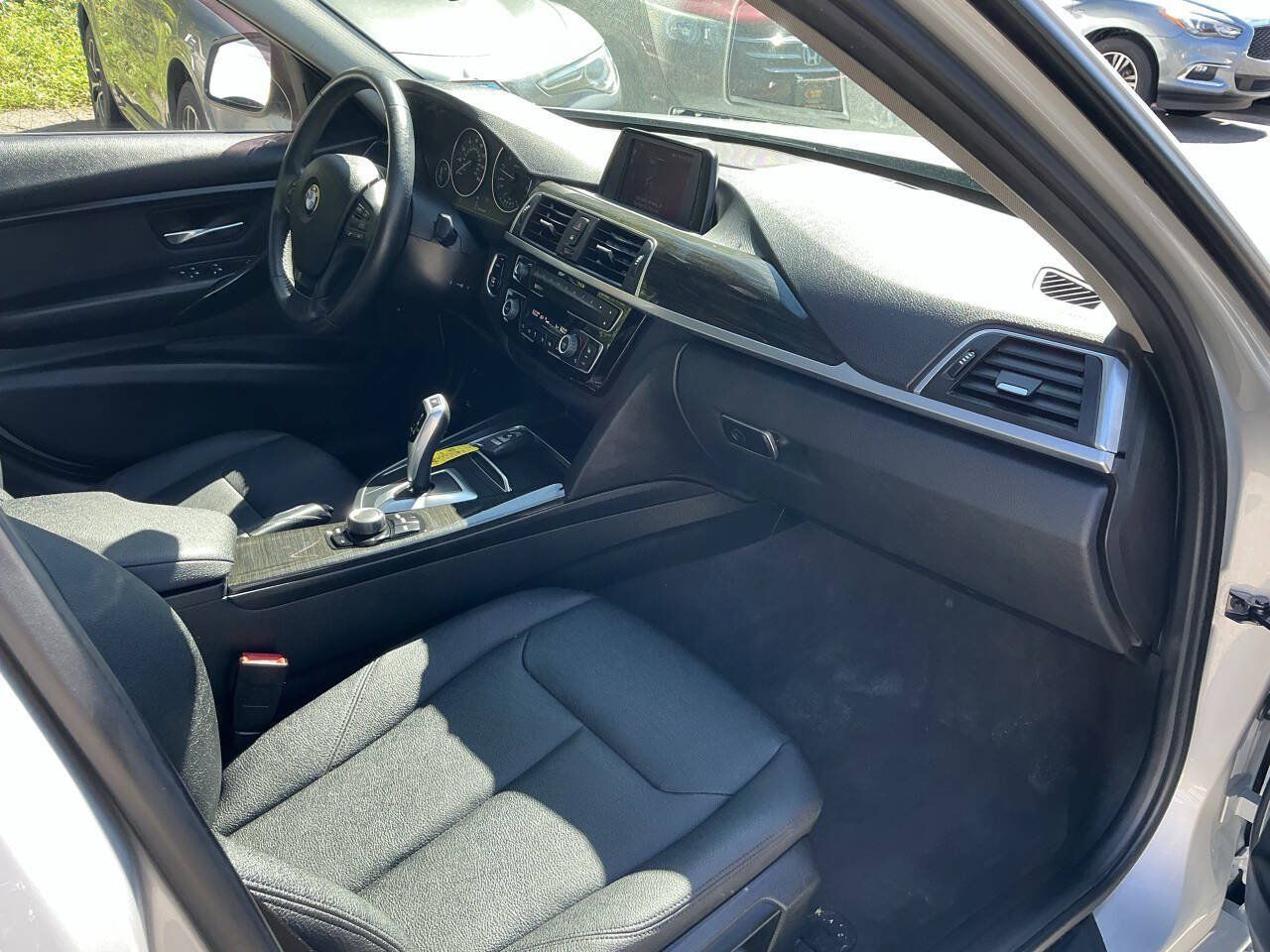 Used 2018 BMW 320i xDrive Sedan AWD/4WD image 33