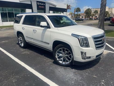 Used 2019 Cadillac Escalade Premium Luxury AWD/4WD image 5