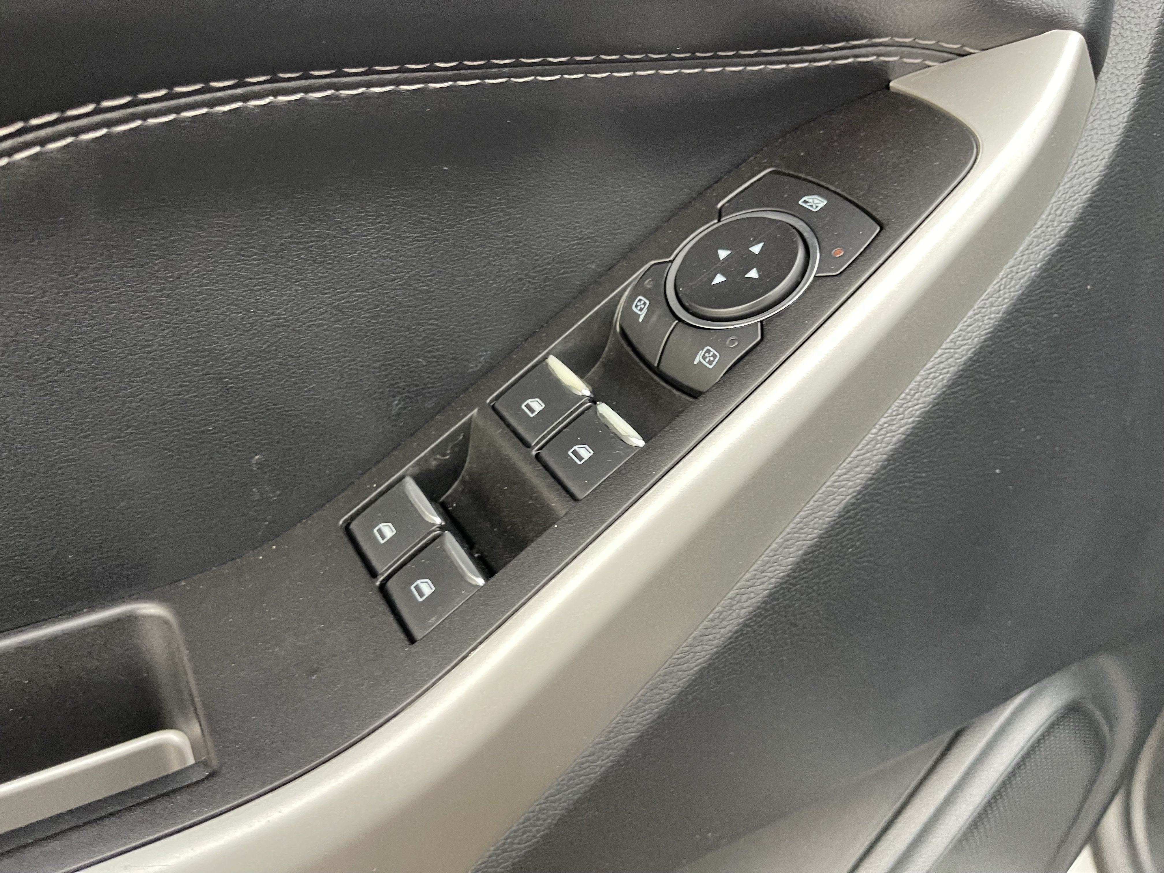 Used 2022 Ford Explorer XLT w/ Equipment Group 202A AWD/4WD image 21