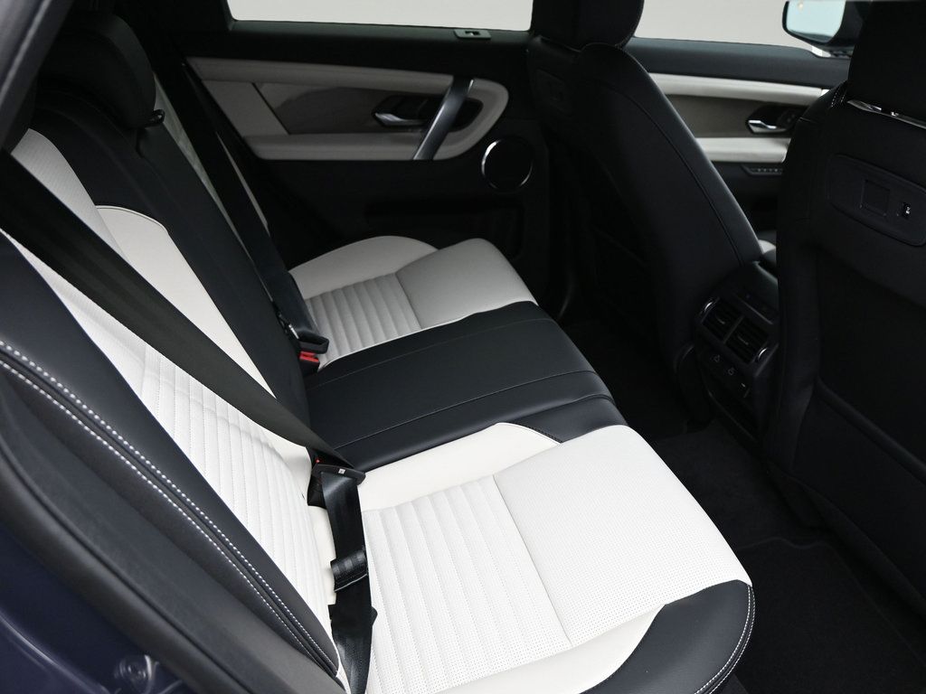 Used 2025 Land Rover Discovery Sport Dynamic SE AWD/4WD image 9