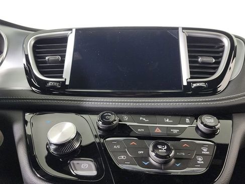 New 2026 Chrysler Pacifica Limited image 20