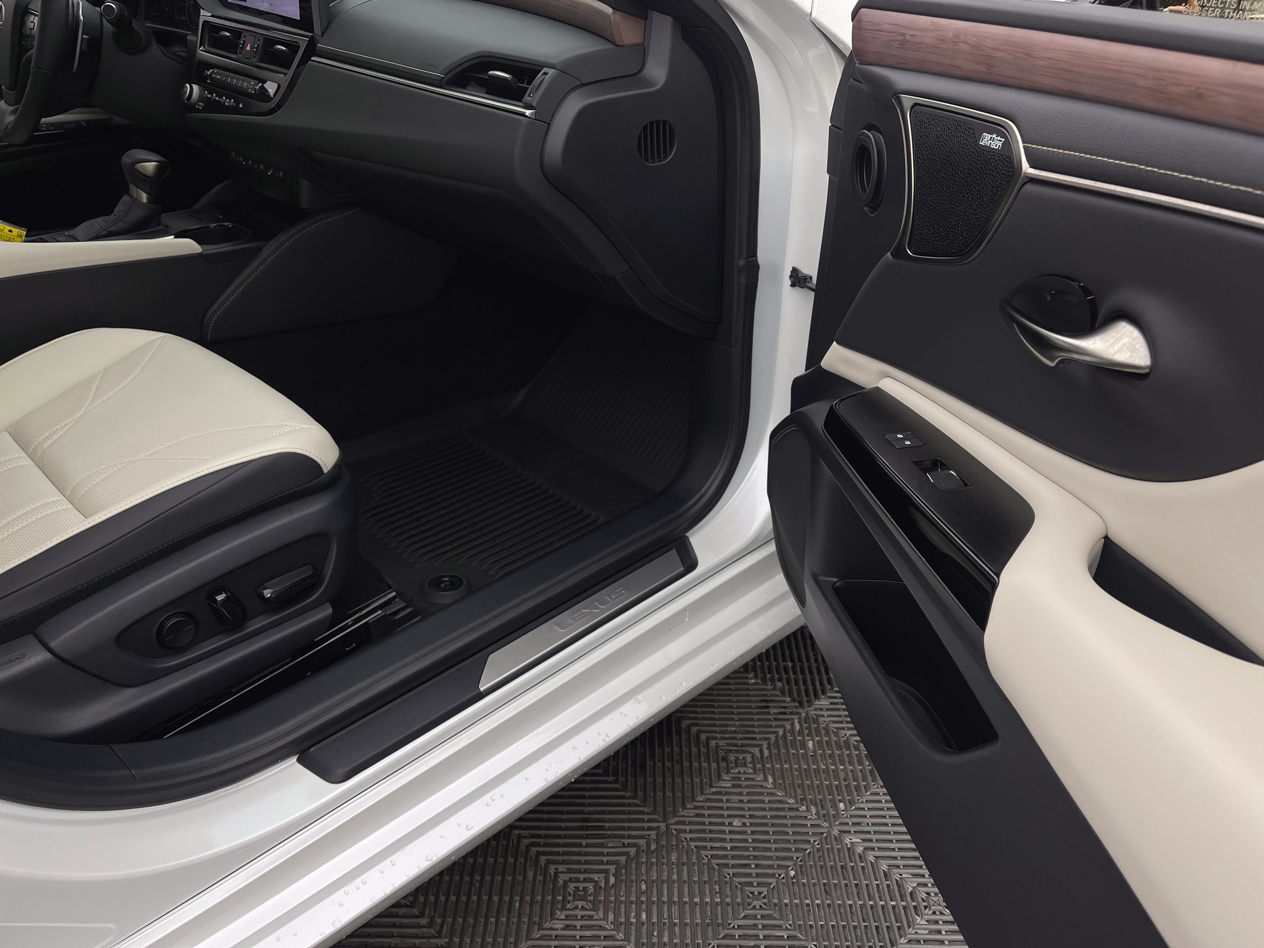 Used 2024 Lexus ES 350 Ultra Luxury w/ Accessory Package (Z2) FWD image 37