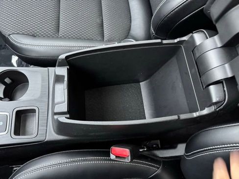 Certified 2025 Ford Escape SE image 19