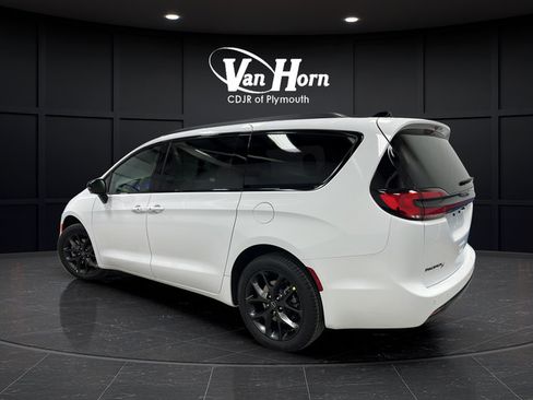 New 2026 Chrysler Pacifica Select AWD/4WD image 5