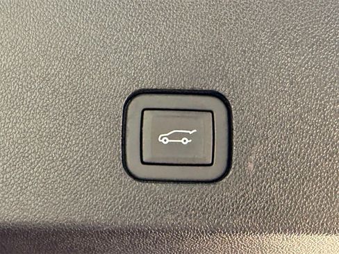 Certified 2025 Cadillac XT6 Premium Luxury w/ Platinum Package image 18