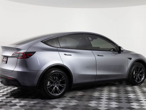 Used 2025 Tesla Model Y Long Range RWD image 8