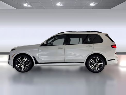 Used 2023 BMW X7 xDrive40i w/ M Sport Package image 2