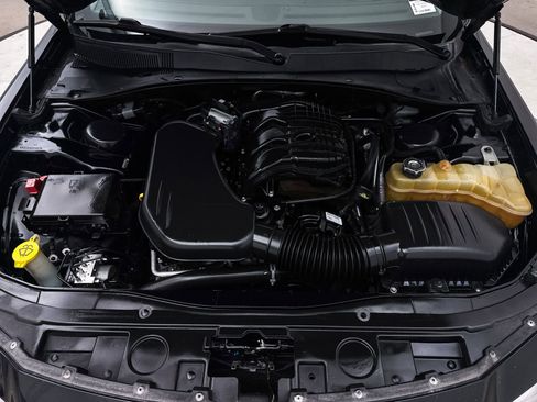 Used 2018 Chrysler 300 Limited image 6