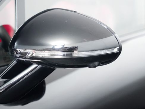 Certified 2025 Porsche Macan image 27