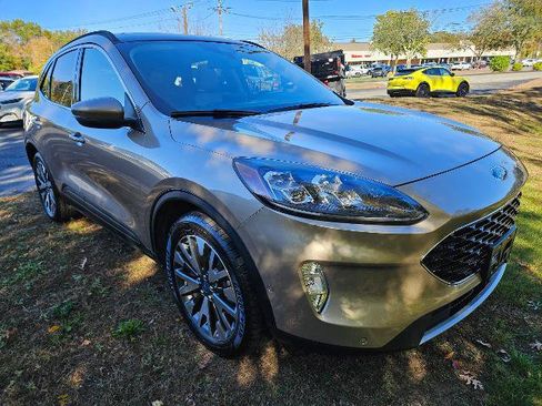 Certified 2020 Ford Escape Titanium image 3