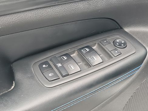 Used 2019 Jeep Grand Cherokee Laredo RWD image 16
