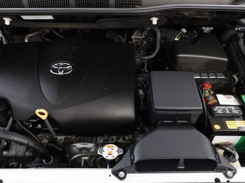 Used 2017 Toyota Sienna XLE image 27