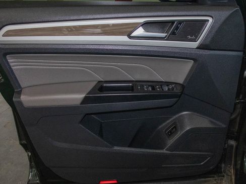 Used 2021 Volkswagen Atlas SEL Premium image 11