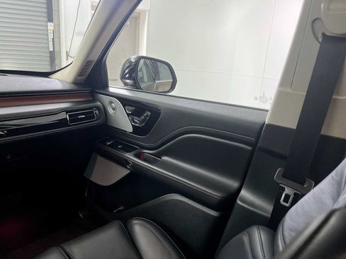 Used 2022 Lincoln Aviator Reserve w/ Equipment Group 201A AWD/4WD image 11