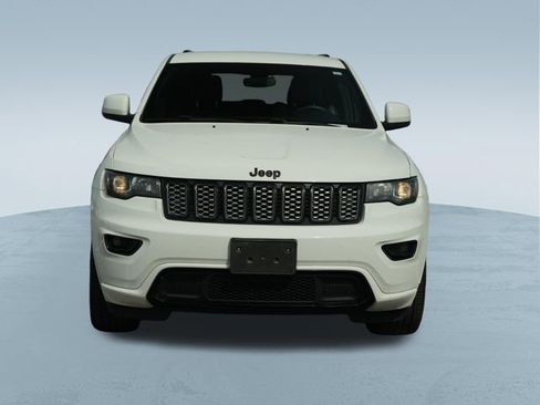 Used 2018 Jeep Grand Cherokee Altitude RWD image 2