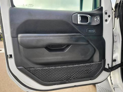Used 2019 Jeep Wrangler Unlimited Sahara AWD/4WD image 7