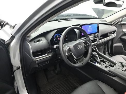 Used 2024 Toyota Grand Highlander FWD image 4