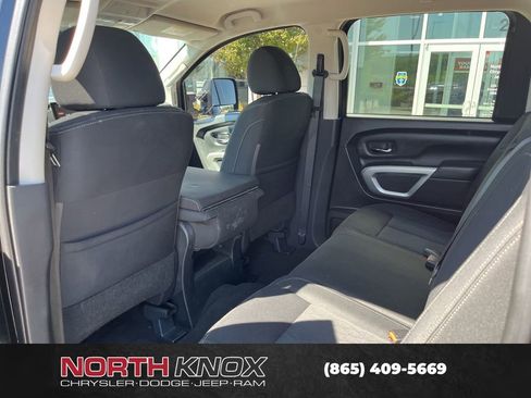 Used 2018 Nissan Titan SV AWD/4WD image 13