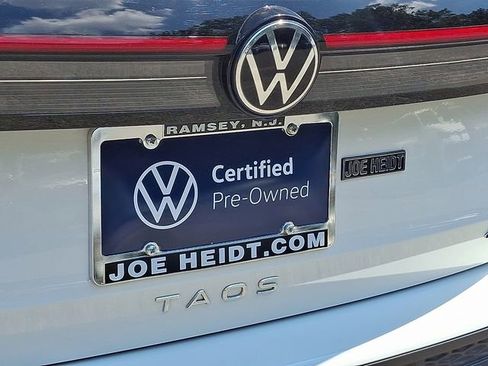 Certified 2025 Volkswagen Taos SE image 31