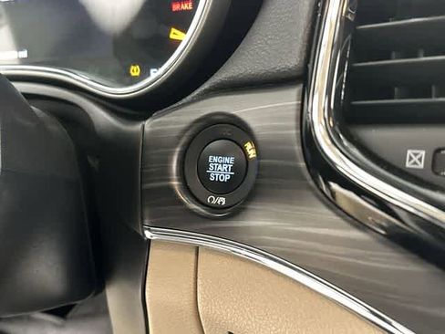 Used 2019 Jeep Grand Cherokee Limited image 11