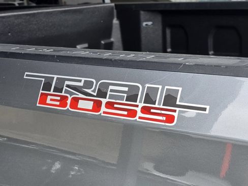 Used 2019 Chevrolet Silverado 1500 LT Trail Boss w/ Convenience Package AWD/4WD image 29