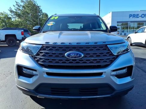 Used 2024 Ford Explorer XLT w/ Equipment Group 202A AWD/4WD image 2