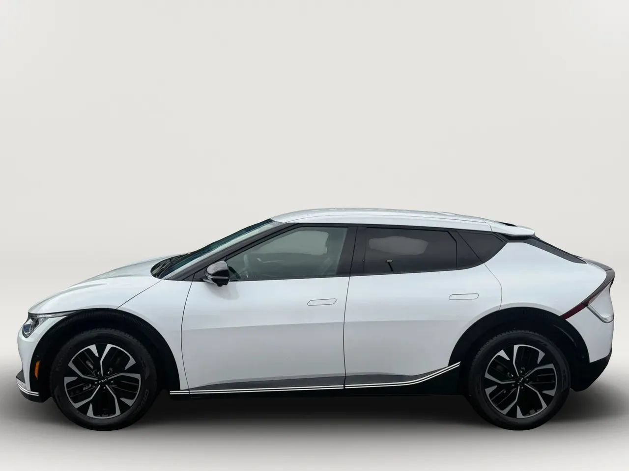 Used 2023 Kia EV6 Wind w/ Wind Technology Package AWD/4WD image 6