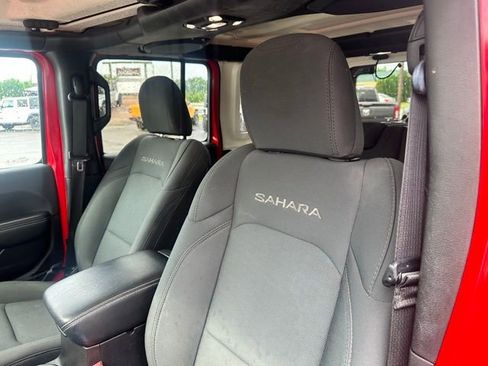 Used 2020 Jeep Wrangler Unlimited Sahara image 17