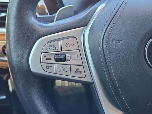 Used 2022 BMW 750i xDrive image 22