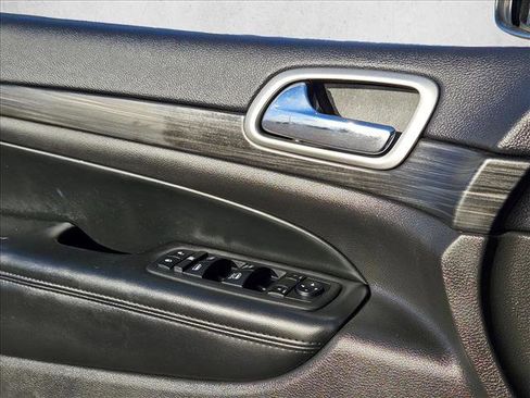 Used 2019 Jeep Grand Cherokee Altitude AWD/4WD image 11