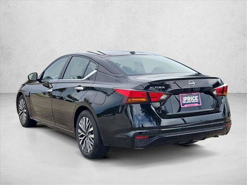 Used 2025 Nissan Altima 2.5 SV FWD image 8