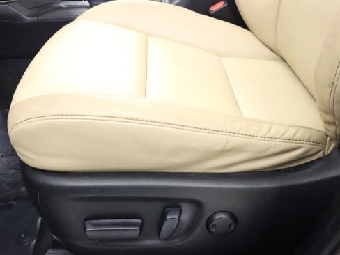 Used 2014 Toyota RAV4 Limited w/ Technology Package image 31