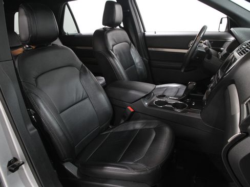 Used 2018 Ford Explorer XLT w/ Equipment Group 202A image 18