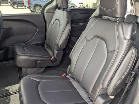 New 2026 Chrysler Pacifica Select FWD image 13