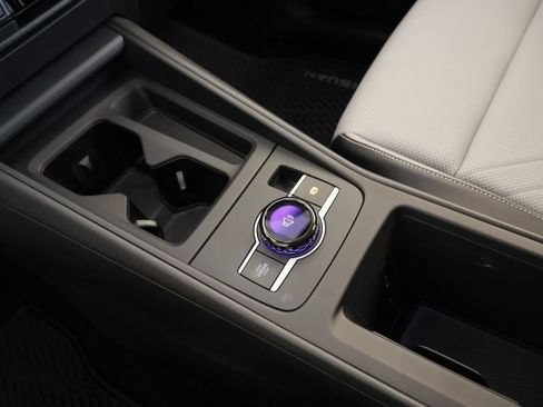Certified 2025 Volkswagen Tiguan SE FWD image 17