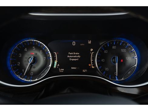 Used 2022 Chrysler Pacifica Limited FWD image 24