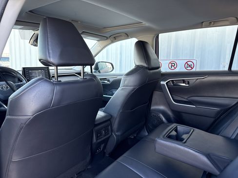 Used 2022 Toyota RAV4 XLE Premium image 25